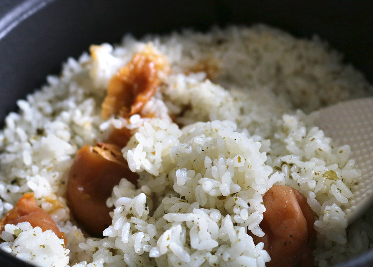 「わかこ」と梅干しの炊き込みごはん